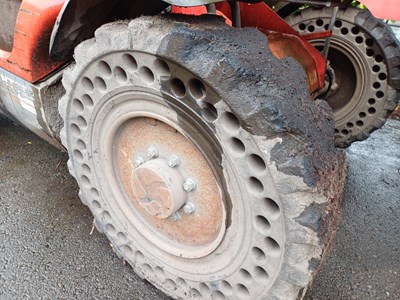 Lot 24 - 2011 Manitou MT732 Telehandler