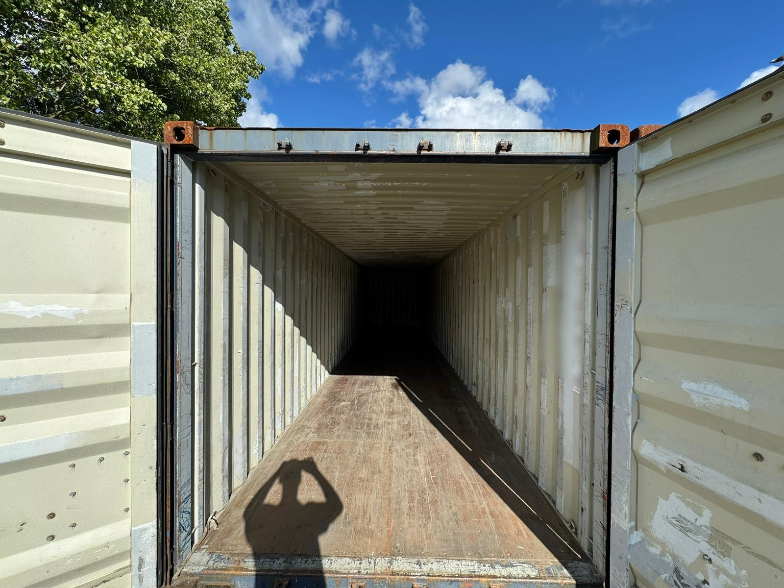 Lot 40 - TAL 40ft Shipping Container